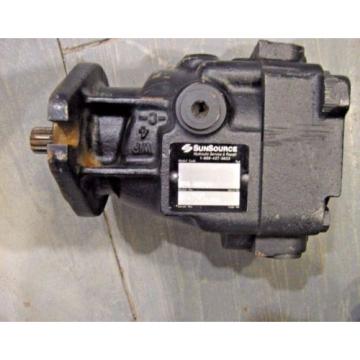 Sauer Danfoss 4443031 Hydraulic Drive Motor 7/8 Inch Shaft 13 Teeth Splines