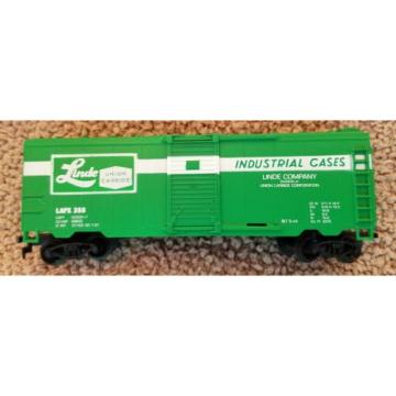 HO scale Life-Like Products Linde Company Sliding Door Green Box Car Train