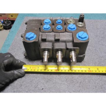 Origin CLARK 3 SPOOL CONTROL VALVE # 2812862 VICKERS 02-330183