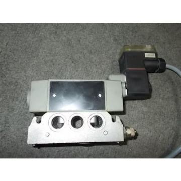 BOSCH REXROTH PNEUMATIC SOLENOID VALVE 0 820 024 126 48 or 24 volt