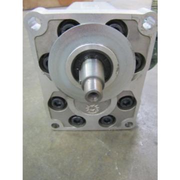 SAUER SUNSTRAND SNP3/26D ROTARY GEAR HYDRAULIC PUMP 1&#034; IN/OUT FLANGE .765&#034; SHAFT